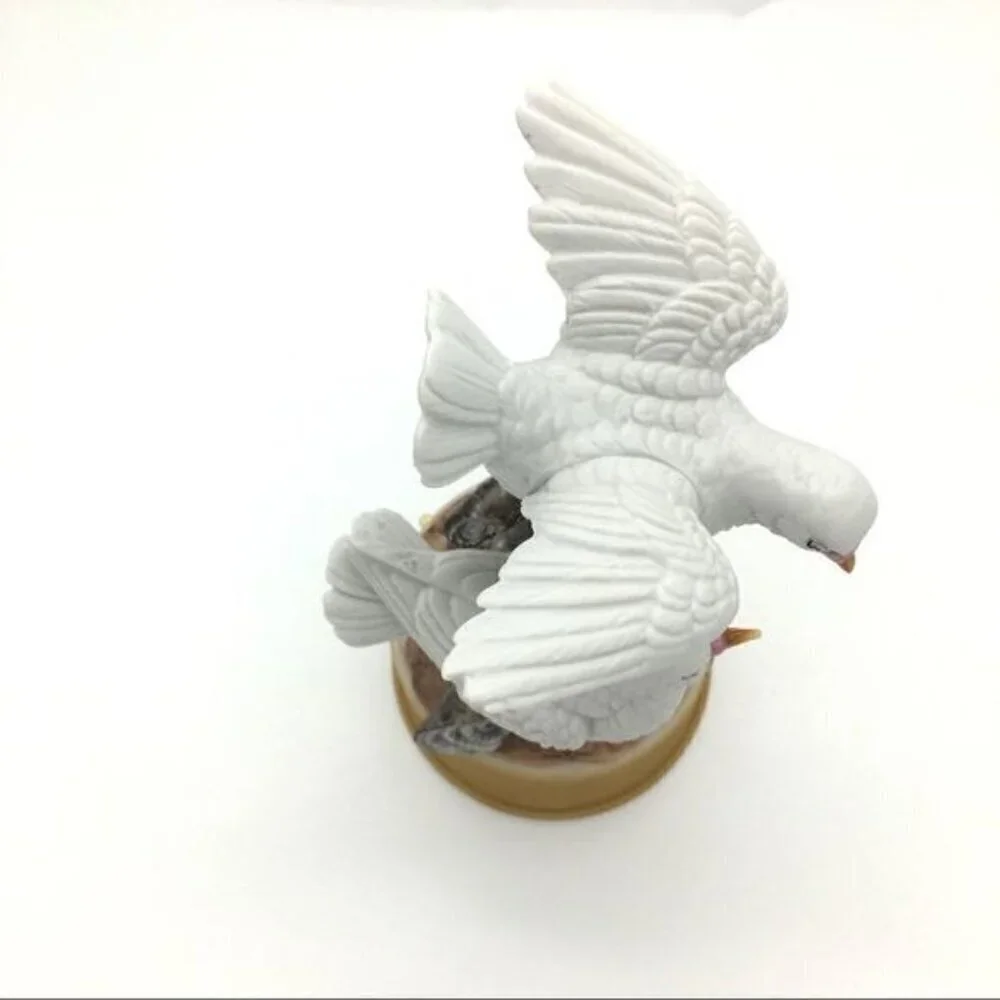 Vintage Shafford Porcelain Love Doves Musical Box Figurine